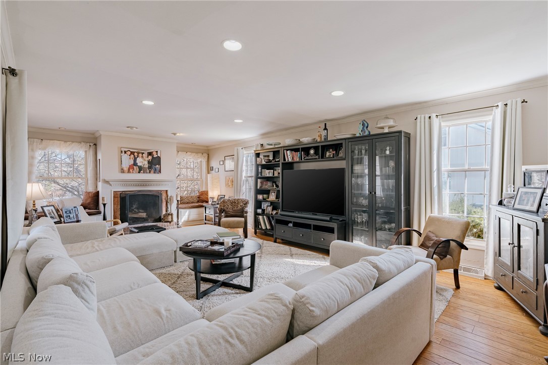 Van Sweringen Cos Shaker Cntr - Residential