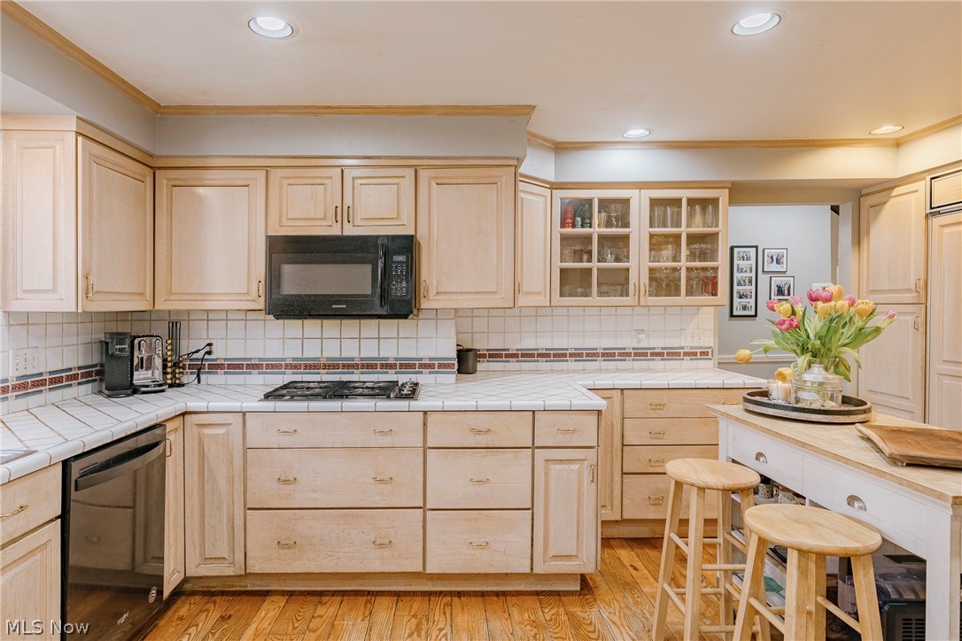 Van Sweringen Cos Shaker Cntr - Residential