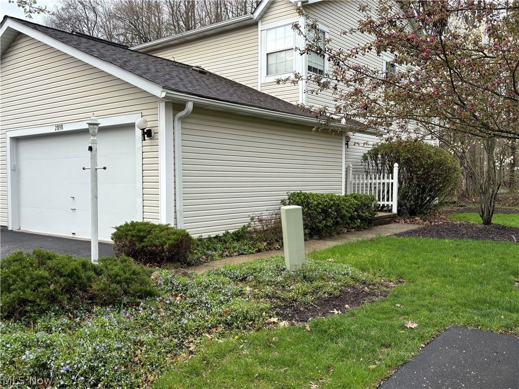 Photo of 2898 Heatherwood Court, Stow, OH 44224 (MLS # 5198818)