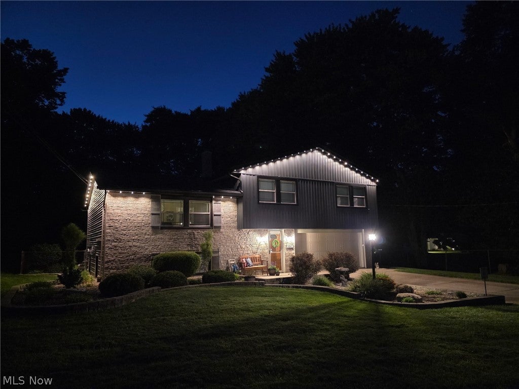 4043 Dennis Lane
