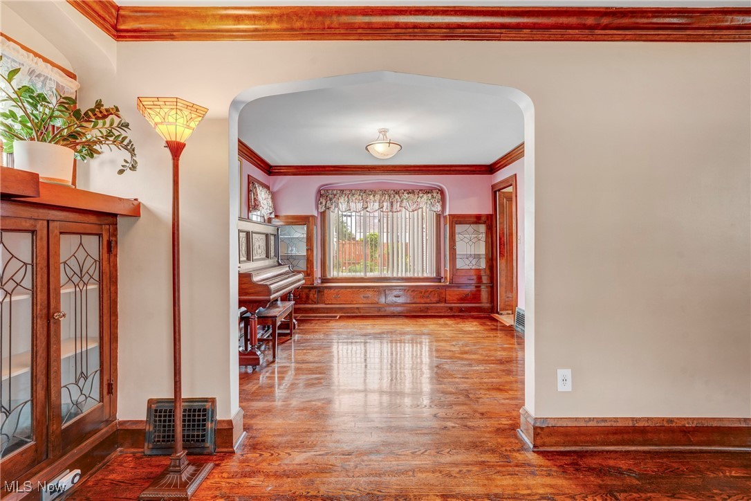 6818 Farnsworth Drive, Parma, Ohio image 10