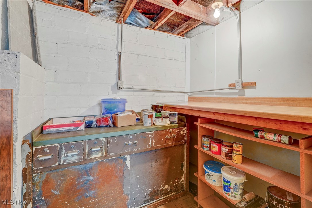 6818 Farnsworth Drive, Parma, Ohio image 31