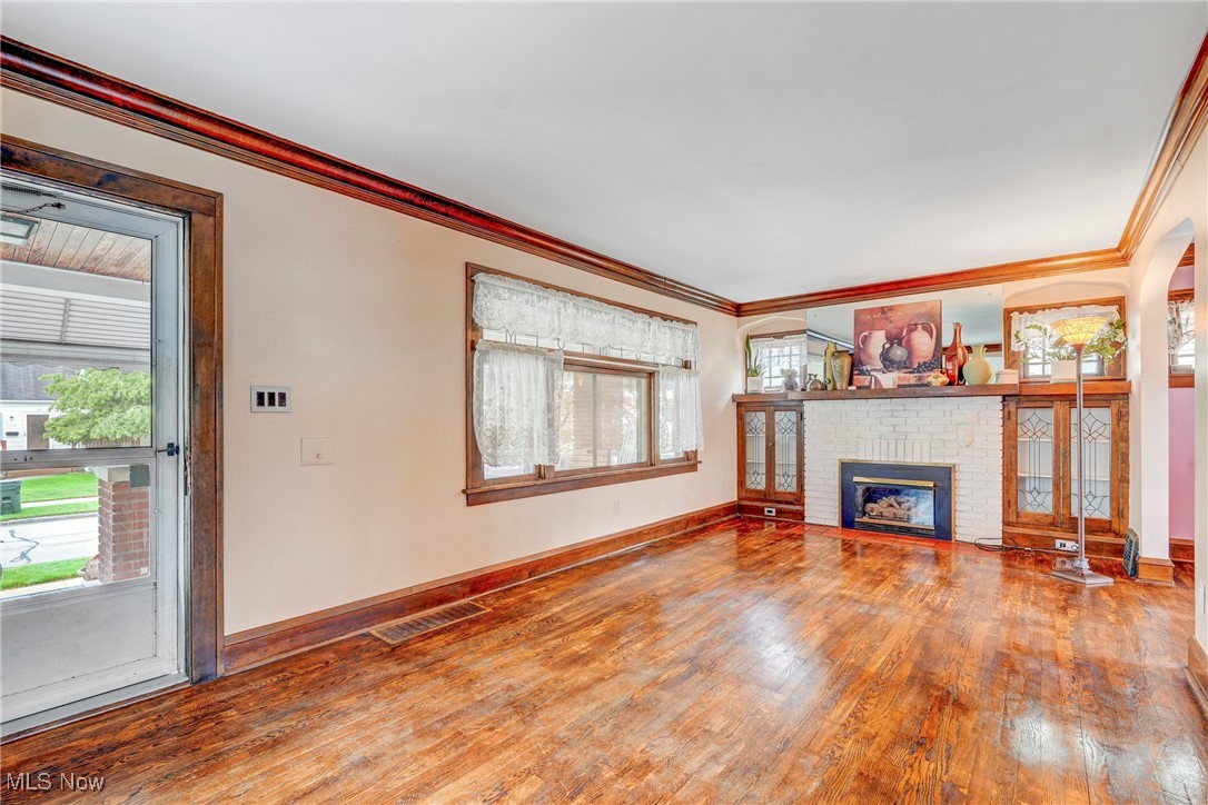 6818 Farnsworth Drive, Parma, Ohio image 5