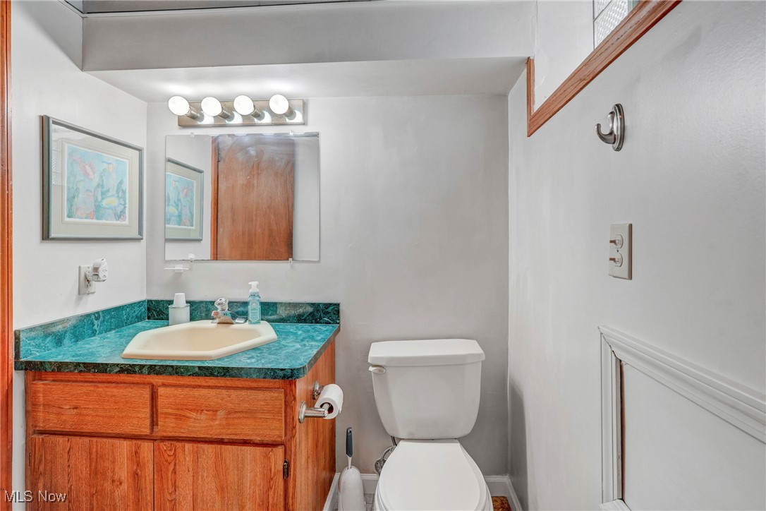6818 Farnsworth Drive, Parma, Ohio image 30