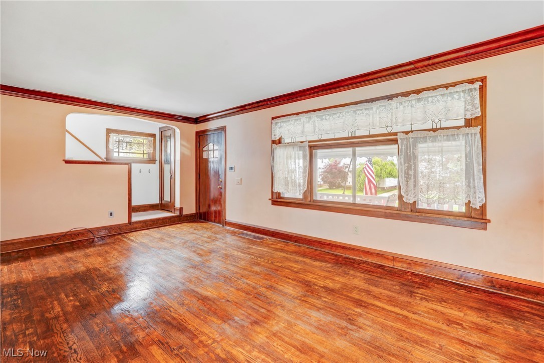 6818 Farnsworth Drive, Parma, Ohio image 8