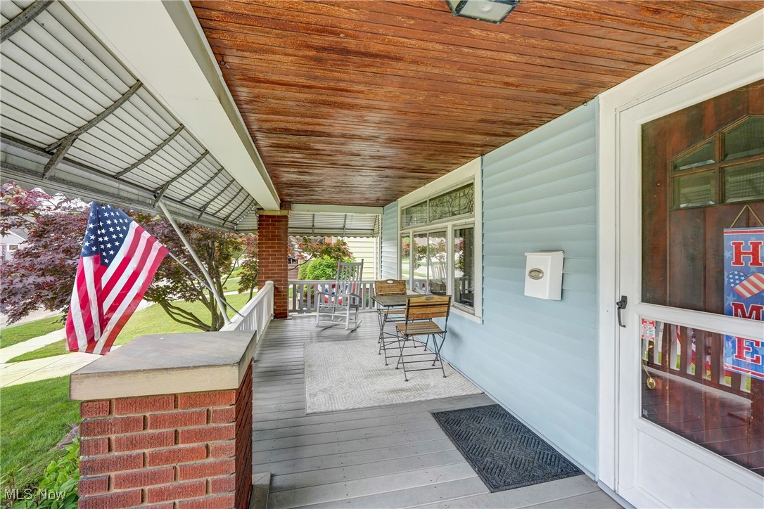 6818 Farnsworth Drive, Parma, Ohio image 3