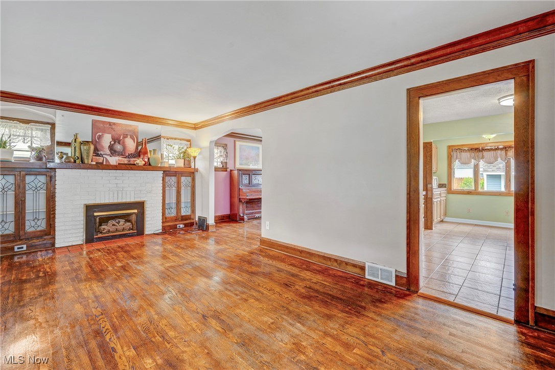 6818 Farnsworth Drive, Parma, Ohio image 6