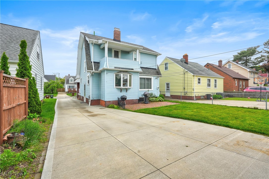 6818 Farnsworth Drive, Parma, Ohio image 34