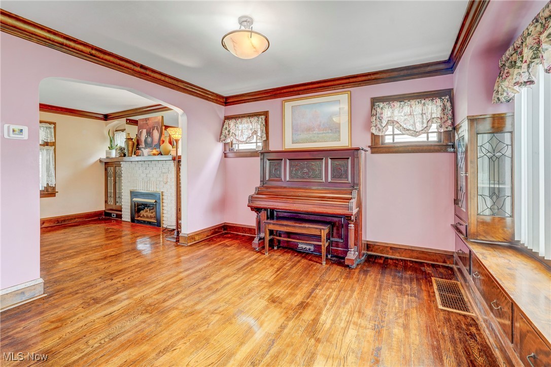 6818 Farnsworth Drive, Parma, Ohio image 11