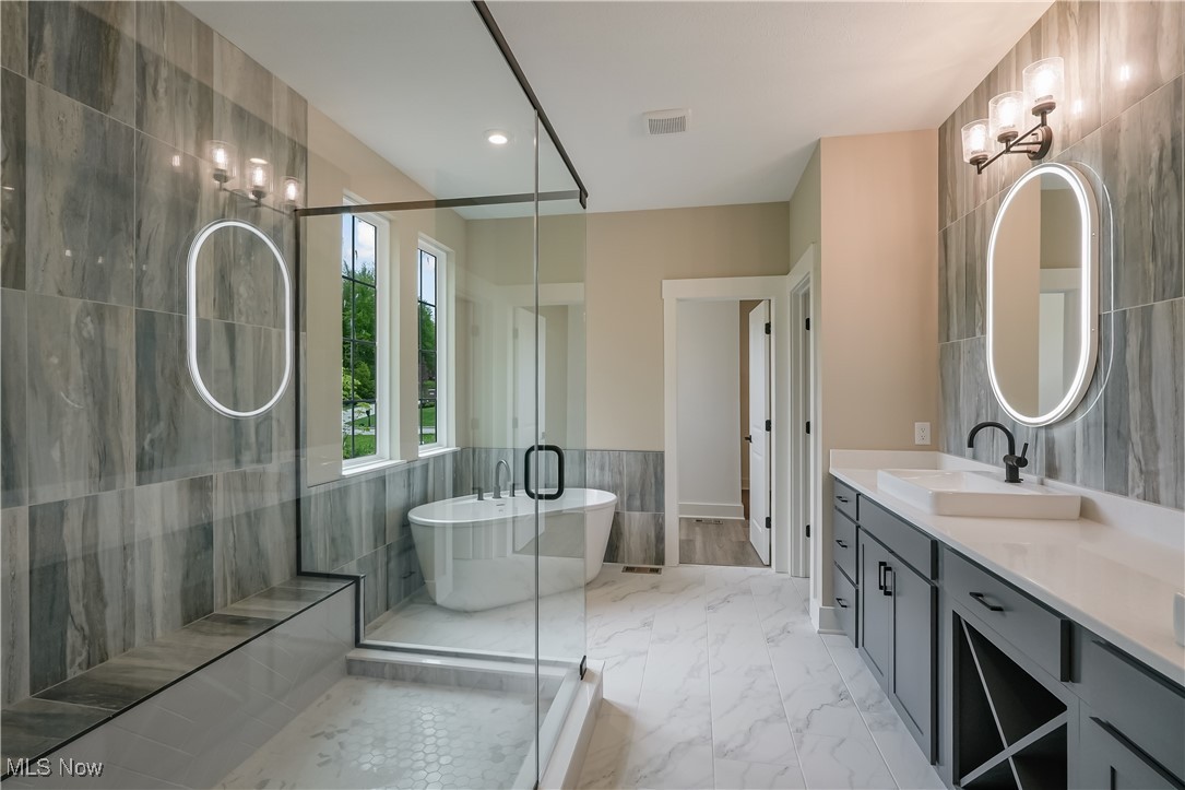 5070 Neptune Oval, Solon, Ohio image 28