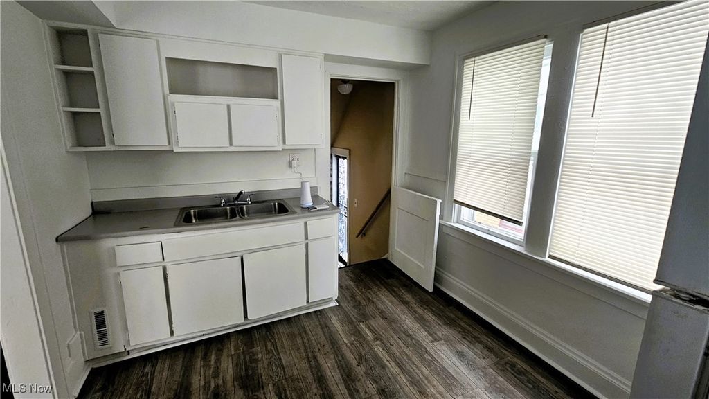 Photo of 4183 E 146th Street, Cleveland, OH 44128 (MLS # 5184089)