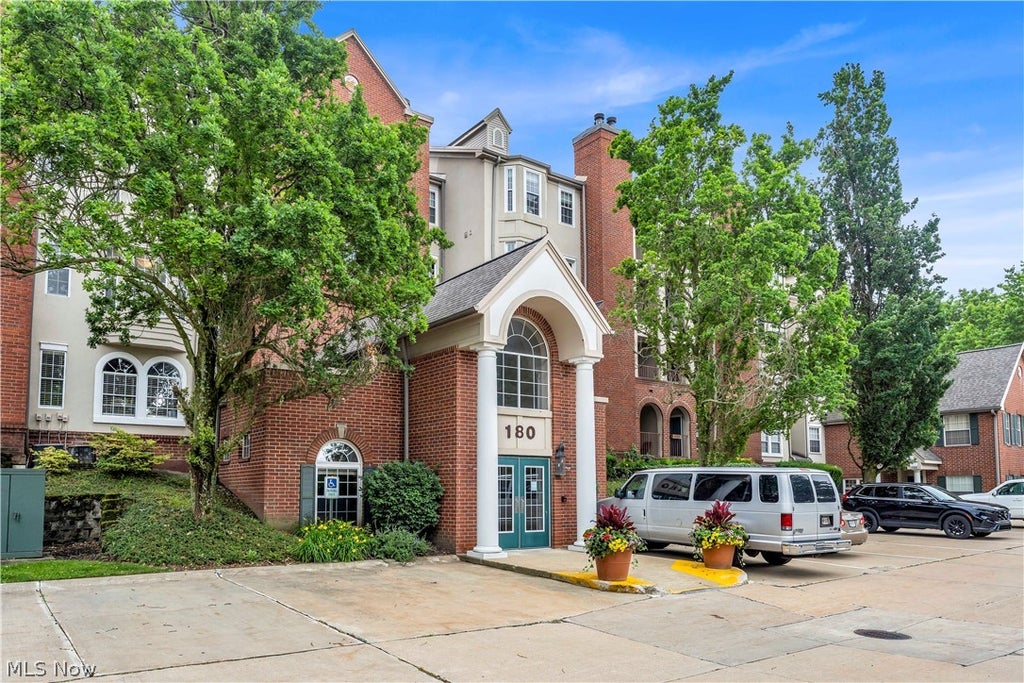 Photo of 180 Fox Hollow Drive #207, Mayfield Heights, OH 44124 (MLS # 5222402)