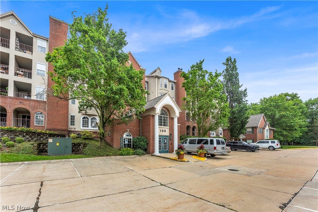 Photo of 180 Fox Hollow Drive #207, Mayfield Heights, OH 44124 (MLS # 5222402)