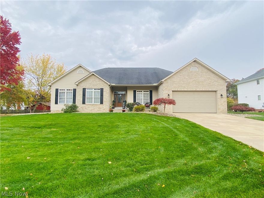 Howland WOW! This 3 bed/2 bath ranch is exactly what you’ve been waiting for! You absolutely HAVE to get here to see this amazing, mostly open-concept home with its oversized modern kitchen! Your huge custom concrete countertops & island is perfect for those quick morning breakfast’ w/the kiddos! This beauty is pretty much NEW construction in a gently used shell...and at WAY below new construction prices w/out the 11 month build time!..PERFECT! Your new home "POPS" the second you walk through your front door foyer area which leads immediately to your comfy living room!  Your home has extra high ceilings throughout & has been painted w/the modern neutral color tones that todays buyers want & love! You’re dead-end street is perfect for your kiddos safety or morning walks w/super low traffic count! You’re gonna love your EXTRA huge master w/an unbelievable walk-in closet & master bath that’s like a New York spa! Wait until you see your stone stack fireplace that runs all the way to the ce