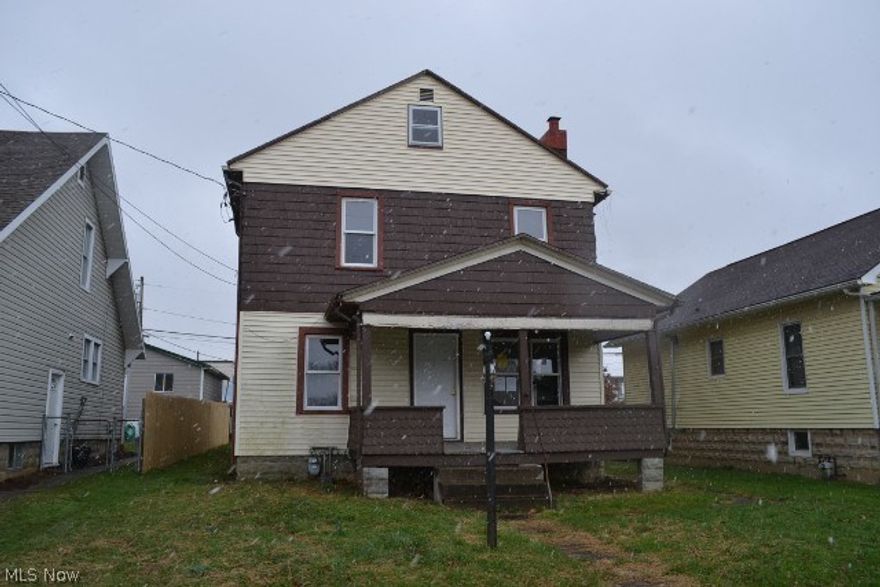 3 bedroom, 2 bath home in Parkersburg, WV is close to City Park. shopping and other amenities. This property is on the 2013 Clandestine Drug Laboratory list.