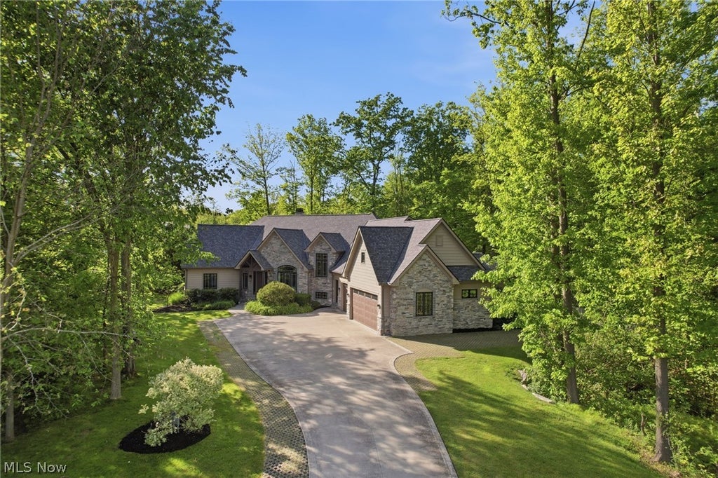 Photo of 7230 Brighton Park Court, Chagrin Falls, OH 44023 (MLS # 5213431)