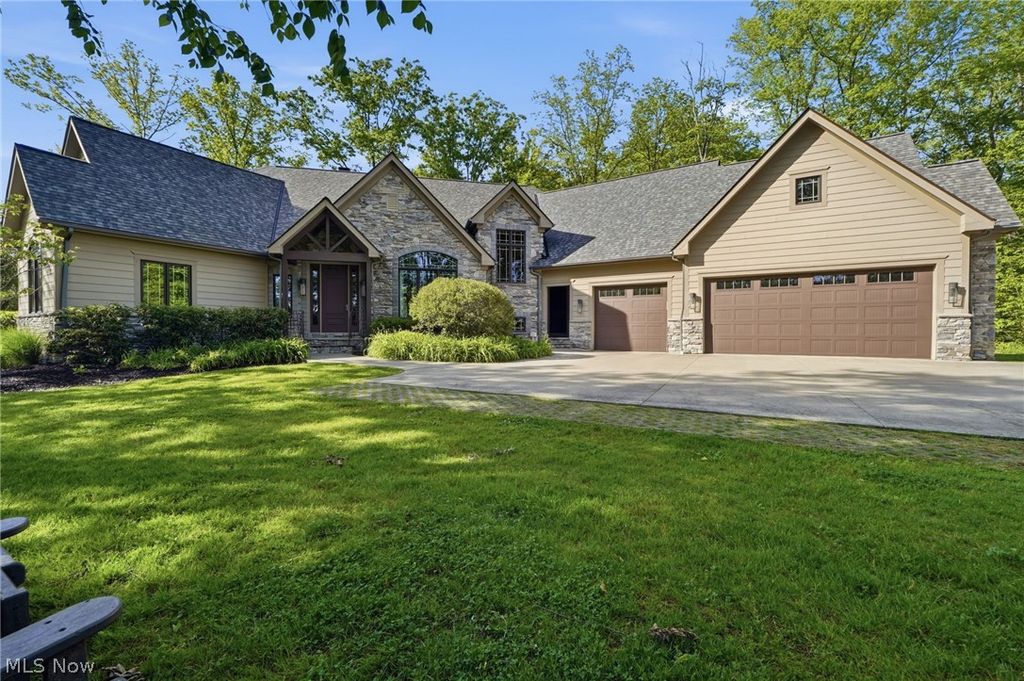 Photo of 7230 Brighton Park Court, Chagrin Falls, OH 44023 (MLS # 5213431)