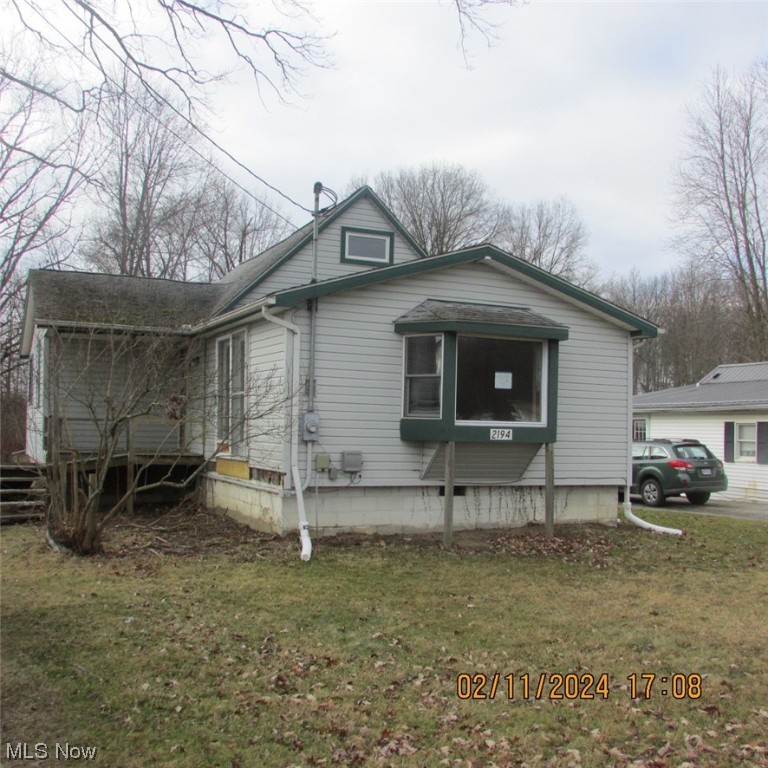 This conventional home that was built in 1940 was remodeled in 1982. It features 2 bedrooms, 1 full bath, living room with bay window, foyer, dining room with built in. Deck can be accessed from the dining room, handicap ramp to front entrance, all located on almost an acre of land.