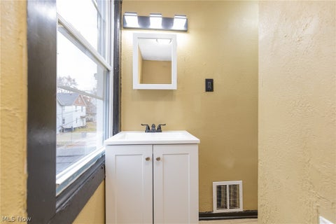Tiny photo for 258 Oberlin Court, Akron, OH 44311 (MLS # 5239485)