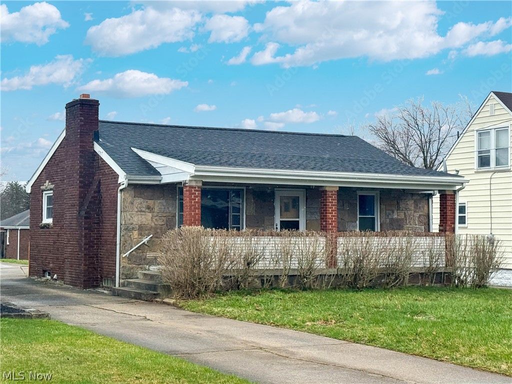 Photo of 165 Piccadilly Street, Campbell, OH 44405 (MLS # 5194116)