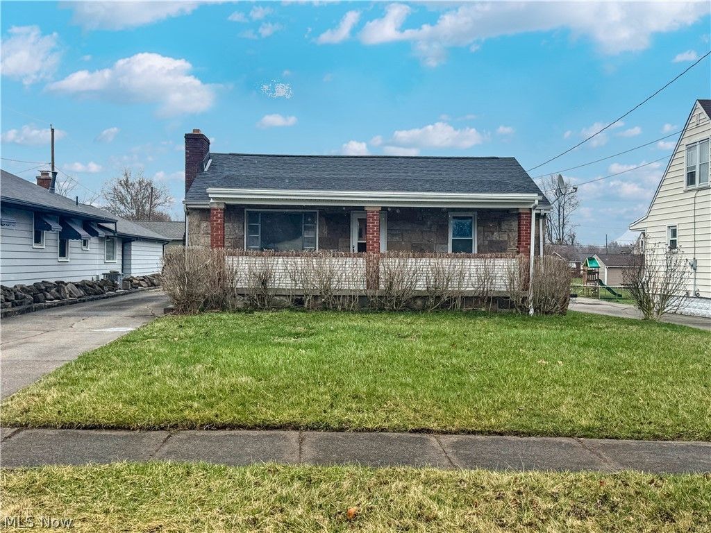 Photo of 165 Piccadilly Street, Campbell, OH 44405 (MLS # 5194116)