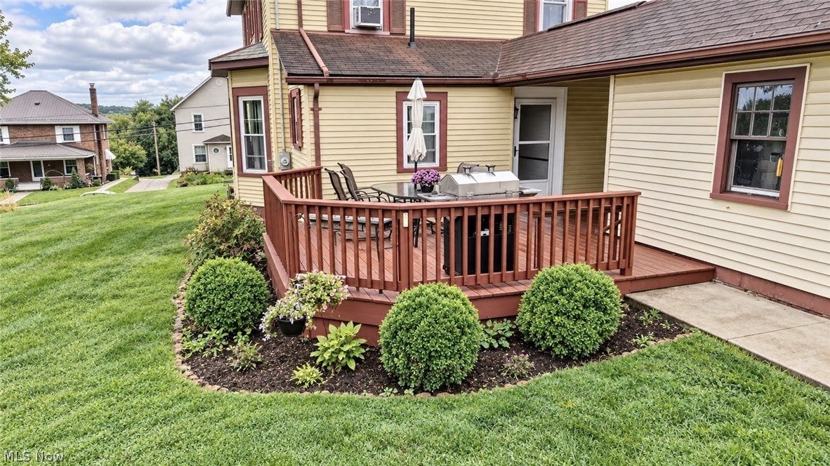 215 Dover Road NE