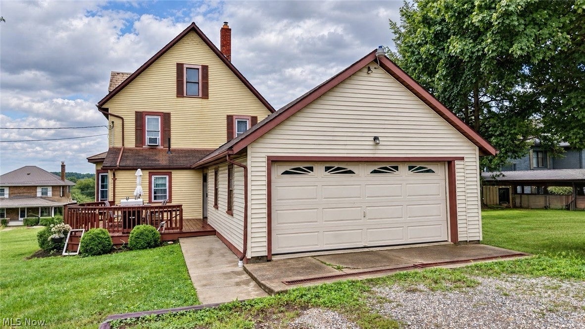 215 Dover Road NE