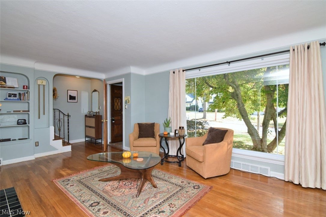 1528 Lyndhurst Road