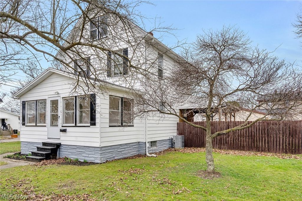 Photo of 70 S Glenellen Avenue, Youngstown, OH 44509 (MLS # 5192692)