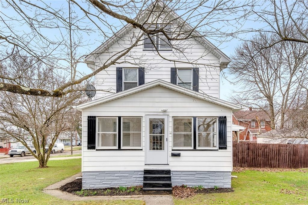 Photo of 70 S Glenellen Avenue, Youngstown, OH 44509 (MLS # 5192692)