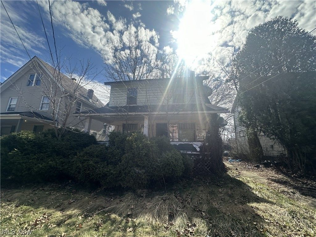 Photo of 23 E Boston Avenue, Youngstown, OH 44507 (MLS # 5196390)