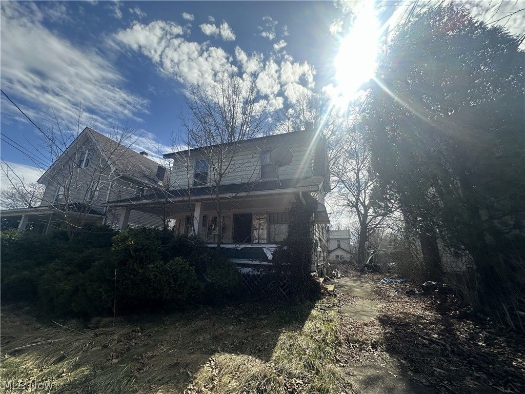 Photo of 23 E Boston Avenue, Youngstown, OH 44507 (MLS # 5196390)
