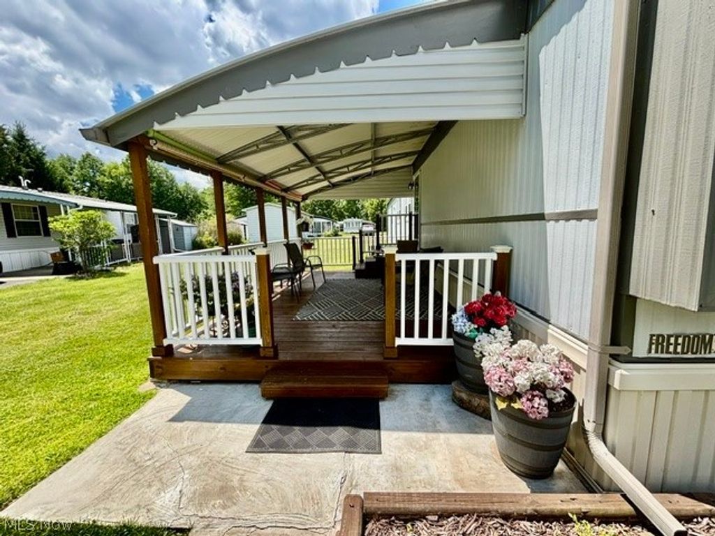 Photo of 62 Manor Drive, Brookfield, OH 44403 (MLS # 5220674)
