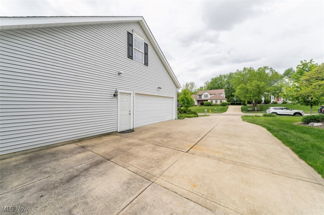 2768 Rising Meadow Drive, Akron, Ohio image 29