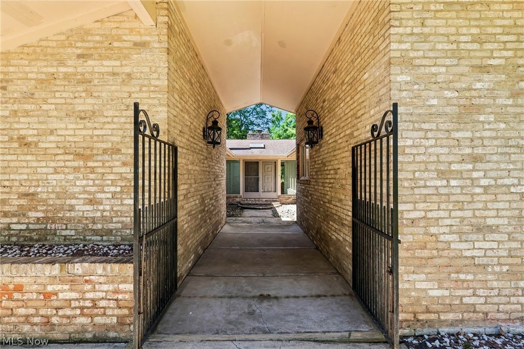 Photo of 2141 Arms Drive, Girard, OH 44420 (MLS # 5221072)
