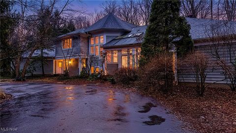 90 Easton Lane, Moreland Hills, OH