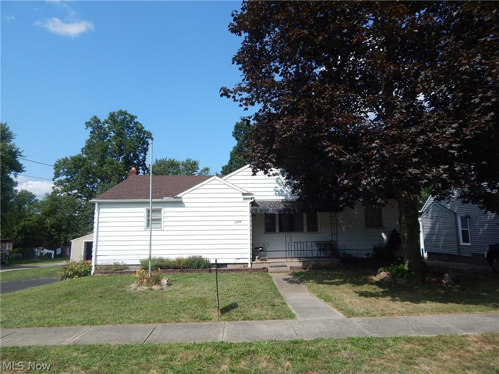 Opportunity at it's BEST! Beautiful hardwood floors featured throughout first floor. Oversize living room, eat in kitchen,
Updated roof and bathroom. Walk out lower level. Garages underneath.
Needs a little TLC. Near schools, park and shopping. Everything you want or need within minutes.
Park like rear yard. Deep play yard.