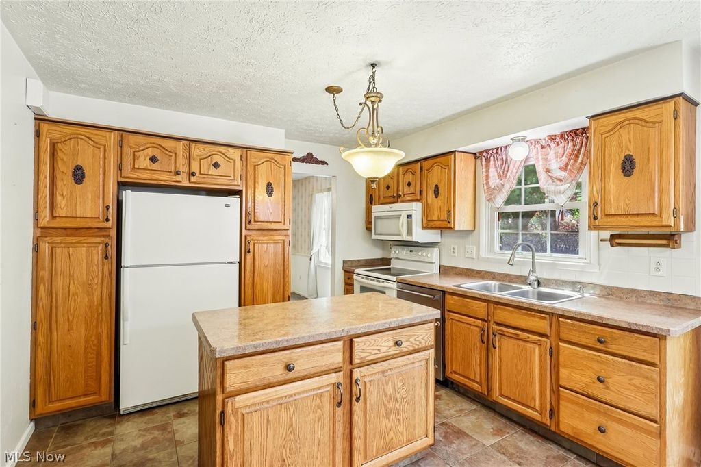 Photo of 337 Wolf Avenue, Wadsworth, OH 44281 (MLS # 5207645)