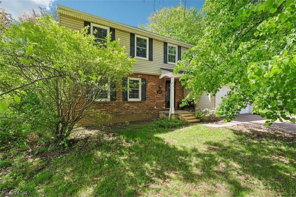 Photo of 337 Wolf Avenue, Wadsworth, OH 44281 (MLS # 5207645)