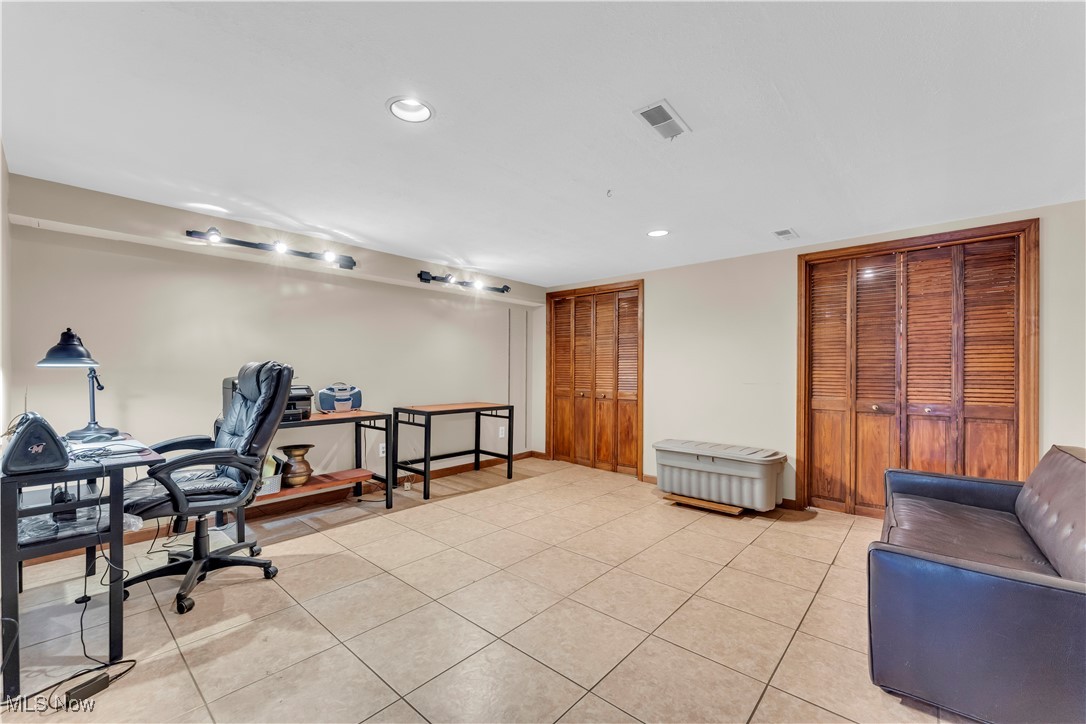 Hilton Ave Sub/R Wieses - Residential