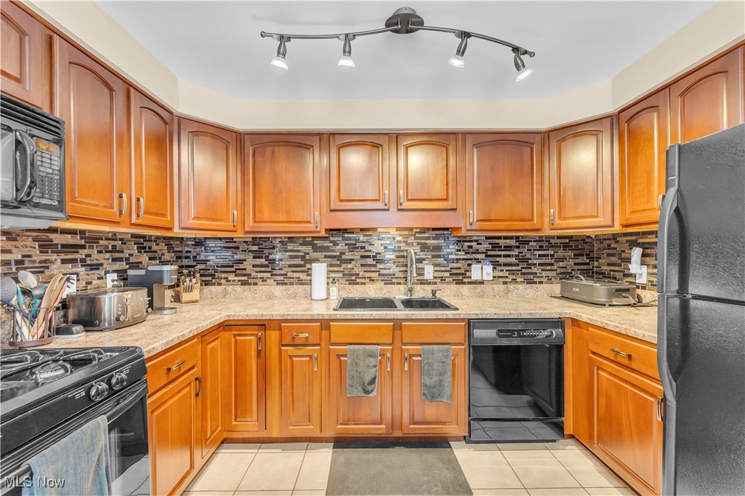 Hilton Ave Sub/R Wieses - Residential