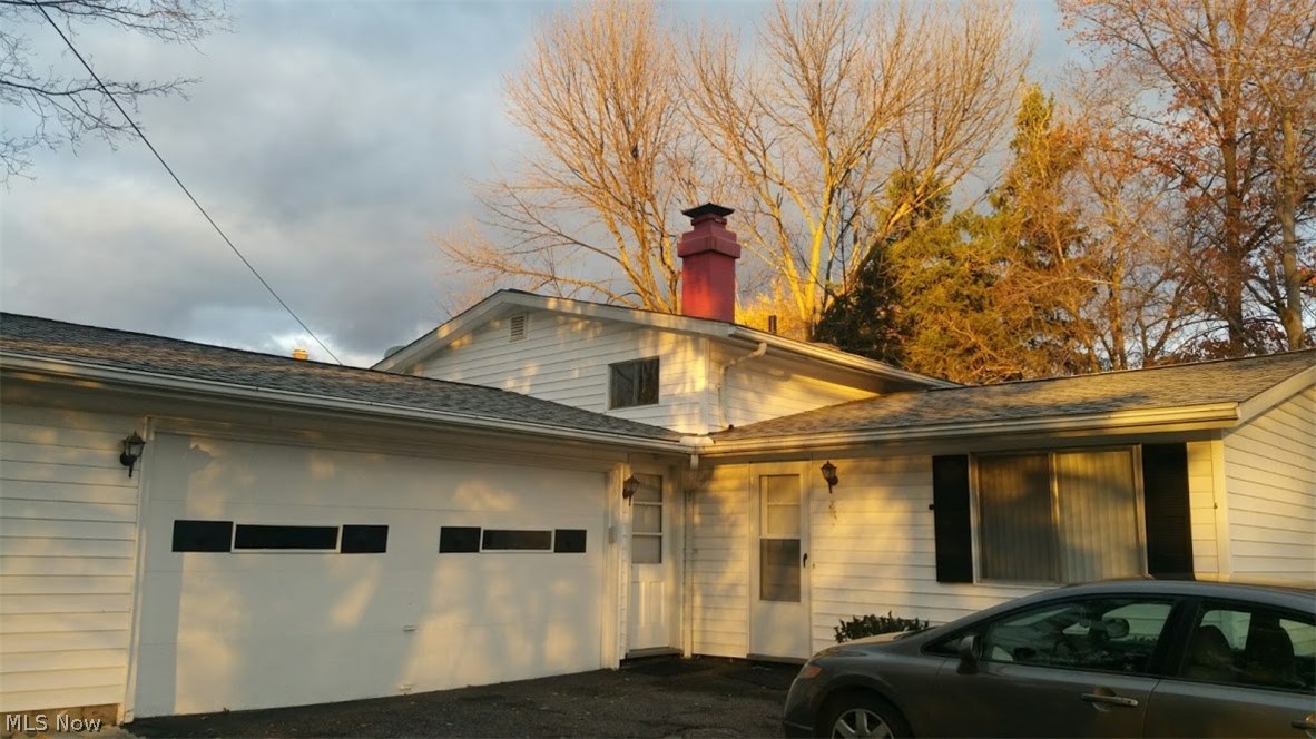 6026 Marra Drive, Bedford Hts - 3 bedroom 2 full bathroom split level single family home!
$1,075 rent / $1,075 deposit
$25 application fee per adult
NO PETS / NO SMOMING / NO CMHA
3 bedroom 2 full bathroom split level single family home that offers an updated kitchen with all appliances (stove, fridge, dishwasher, and built in microwave). Finished family room, laundry room with washer/dryer hook ups (dryer on site for tenant but not covered in lease). Over 1,700 sq ft of space. Living room, dining room, 3 bedrooms that offers lots of space. Bedford City School District.
Tenant pays: all utilities incl. water/sewer, gas & electric and is responsible for lawn care/snow removal.
1 year or 2 year lease available.