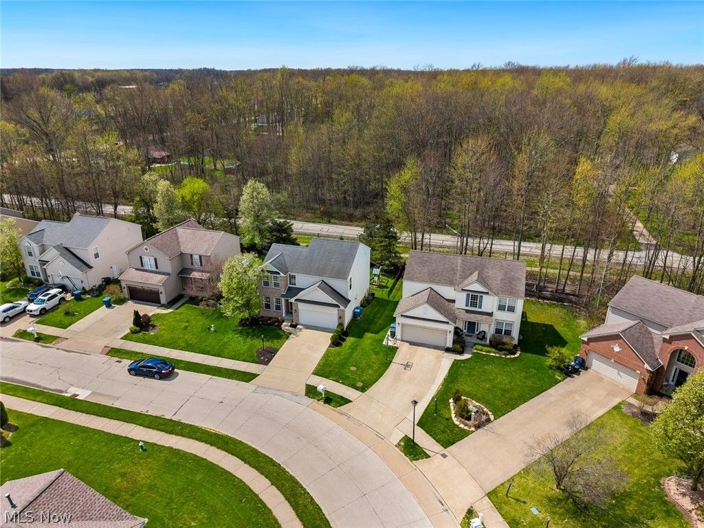 Photo of 9660 Sunray Dr Drive, Olmsted Township, OH 44138 (MLS # 5200958)