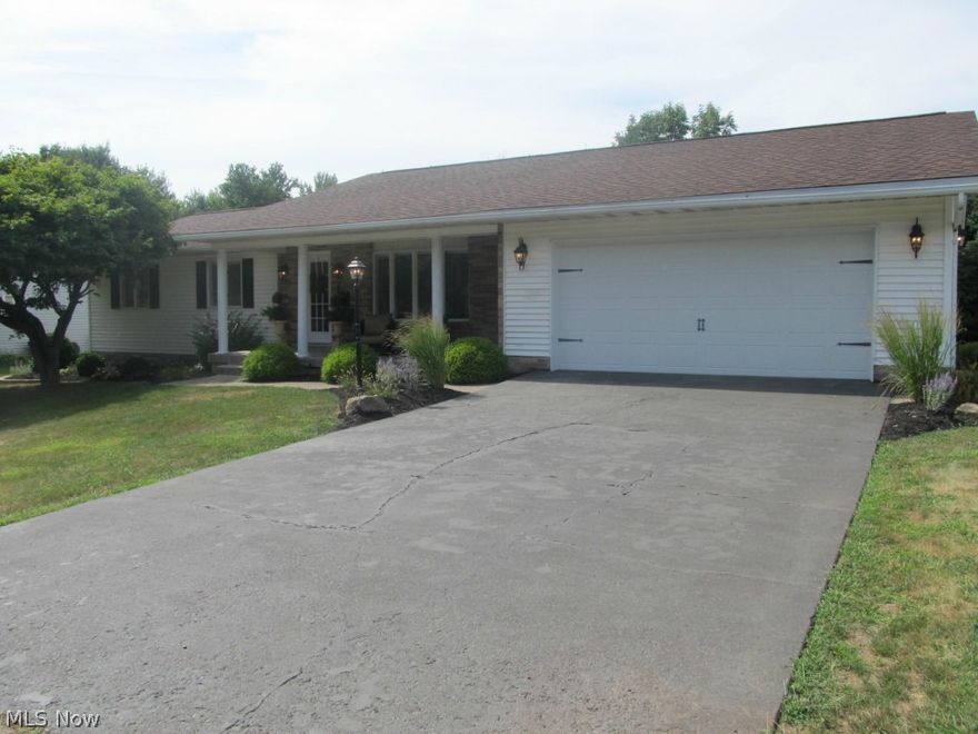 OUTSTANDING, UPDATED 3 BEDROOM, 2 FULL BATH VINYL AND BRICK RANCH.  WOOD AND TILE FLOORS, NEW STAINLESS APPLIANCES AND NEWLY PAINTED INTERIOR.  HAS COVERED FRONT AND REAR PORCH.  MINERAL GAS RIGHTS DO NOT CONVEY