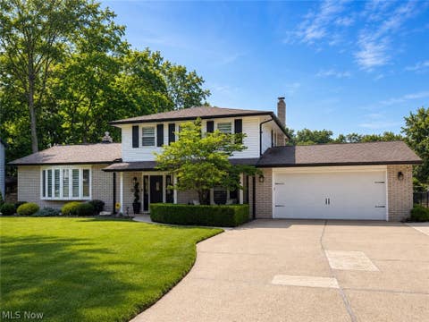 Homes For Sale - 8124 Forest Court<br/> Cuyahoga County, North Royalton, OH 44133