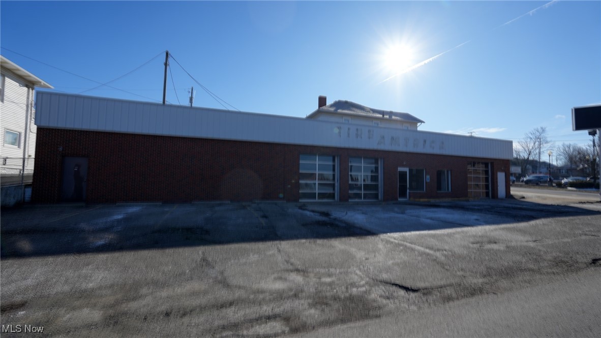 This property is at one of the highest traffic locations in downtown Cambridge, which for any number of businesses would maximize visibility and customer or client engagement. It offers an unmatched opportunity for brand exposure, product placement and sales. Formerly Tire America, it's a bustling corner with heavy traffic, ideal for businesses targeting a wide audience. The possibilities are limitless: Mechanic or detailing shop, tire and/or parts center, even - with a bit of modernization - unique office, medical or retail space. This is a rare opportunity to acquire the perfect location at the heartbeat of the city, where there is a near-constant flow of people.