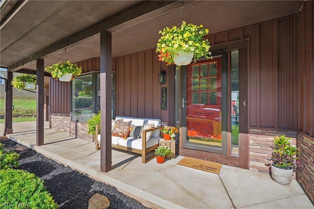 1375 Sackett Hills Drive