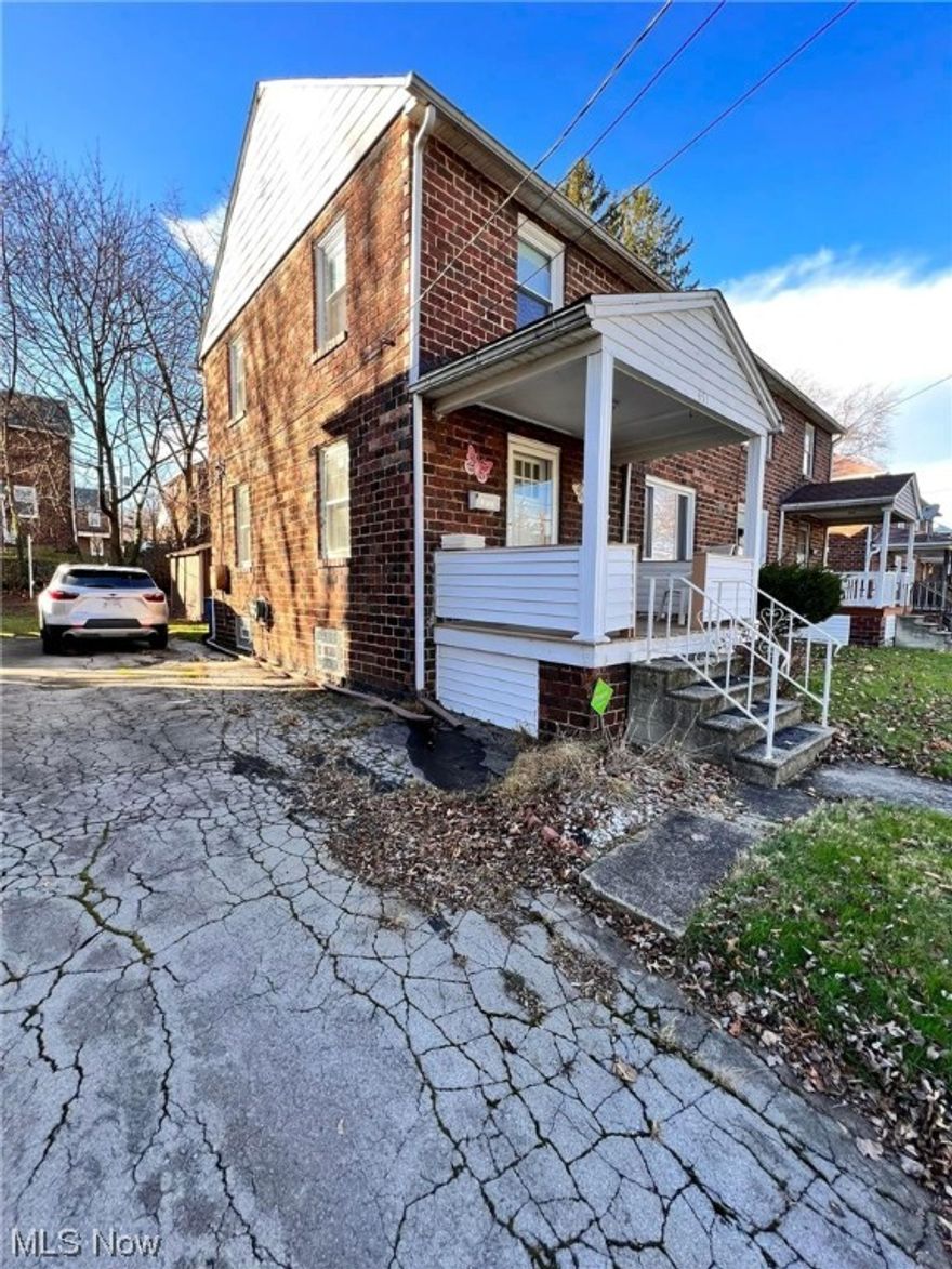 Nice brick townhouse for rent in Struthers. Main floor has kitchen with all appliances, formal dining room, large living room with direct access to covered front porch. 3 bedrooms and full bathroom complete the second floor. Lower level has laundry and rec room for additional living space.