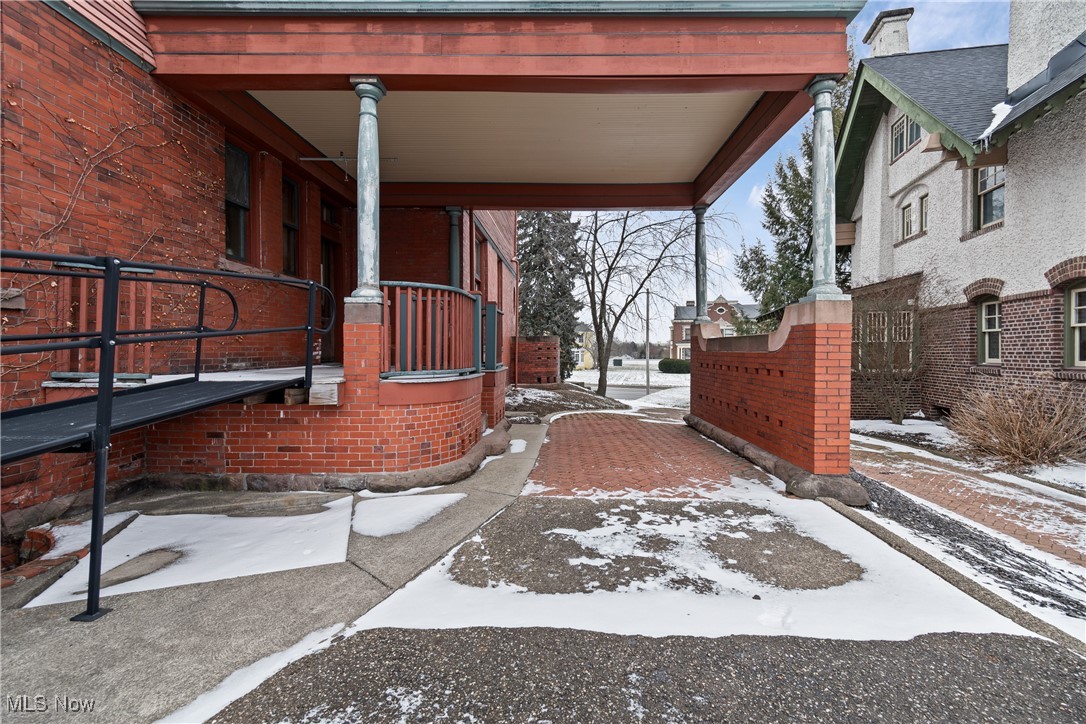 City/Canton - Commercial Sale