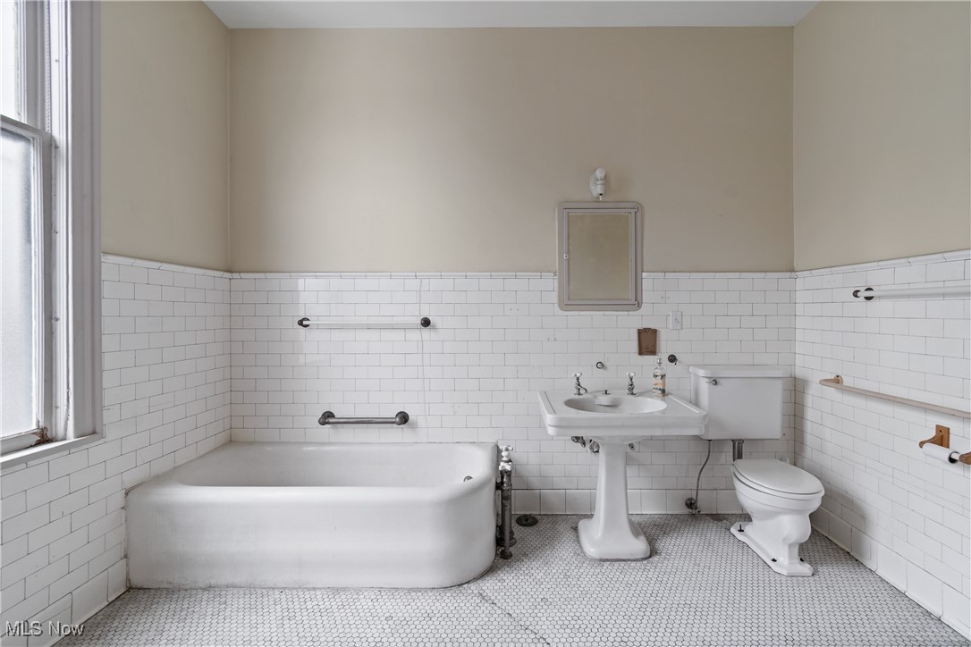 City/Canton - Commercial Sale